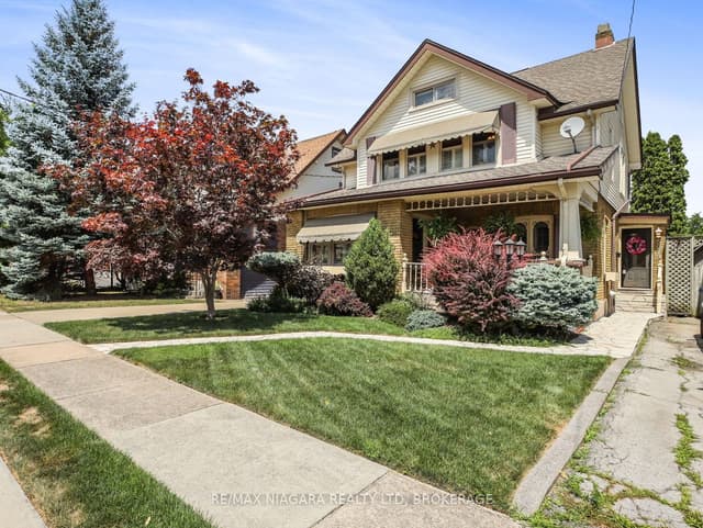 Detached at 5079 Armoury Street, Niagara Falls, ON L2E 1T3