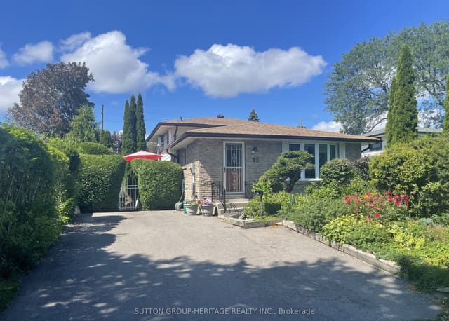 Detached at 82 Claymore Crescent, Oshawa, ON L1G 6G2