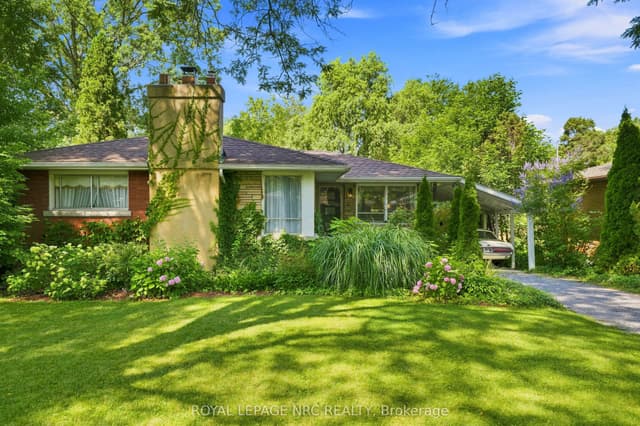 Detached at 102 Masterson Drive, St. Catharines, ON L2T 3R2