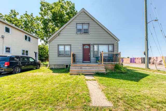 Detached at 58 Carlton Street, St. Catharines, ON L2R 1P8