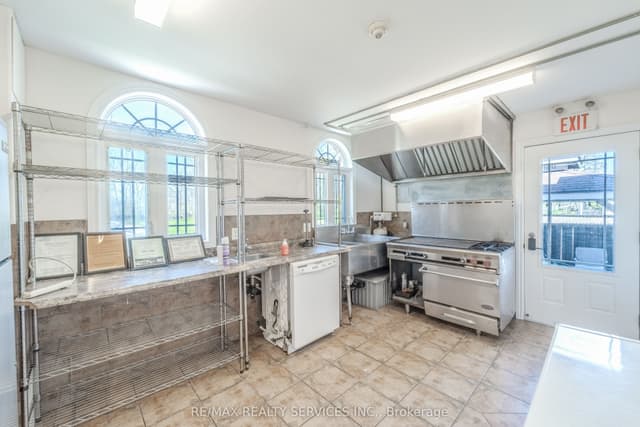 Investment at 8006 Norton Street S, Niagara Falls, ON L2G 6R9