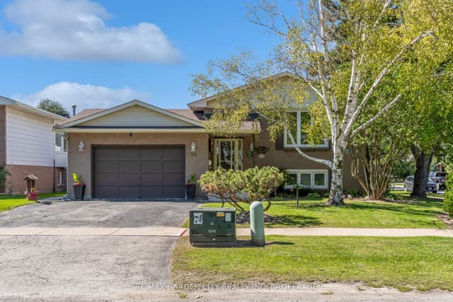 Detached at 54 Crestcombe Road, St. Catharines, ON L2S 2J4