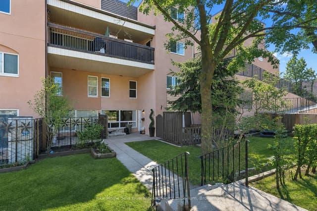Condo Townhouse at 3060 Constition Boulevard 272, Mississauga, ON L4Y 3X8