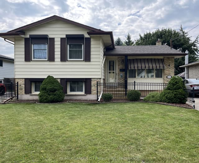 Detached at 205 Rykert Street, St. Catharines, ON L2S 2B5