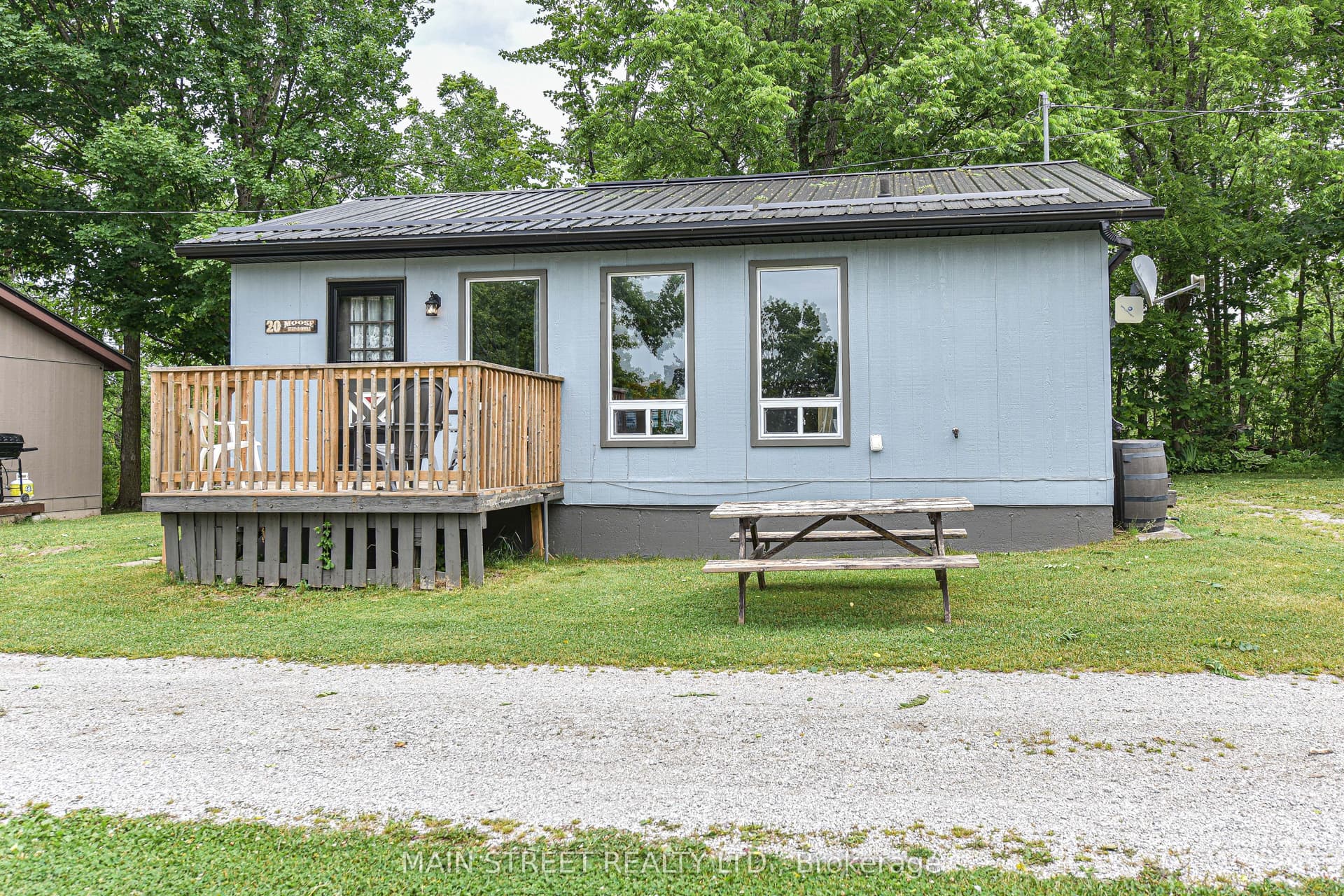 Suite 20, Unit 20 · 230 Lake Dalrymple Rd