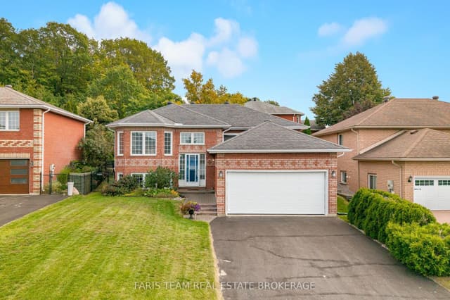 Detached at 4 Charles Street, Penetanguishene, ON L9M 2G6