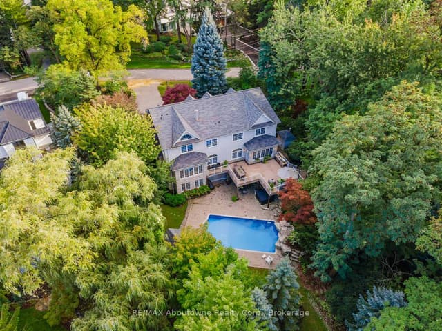 Detached at 235 LAKEWOOD Drive, Oakville, ON L6K 1B3
