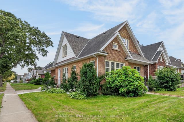 Detached at 74 Wiley Street, St. Catharines, ON L2R 4G6