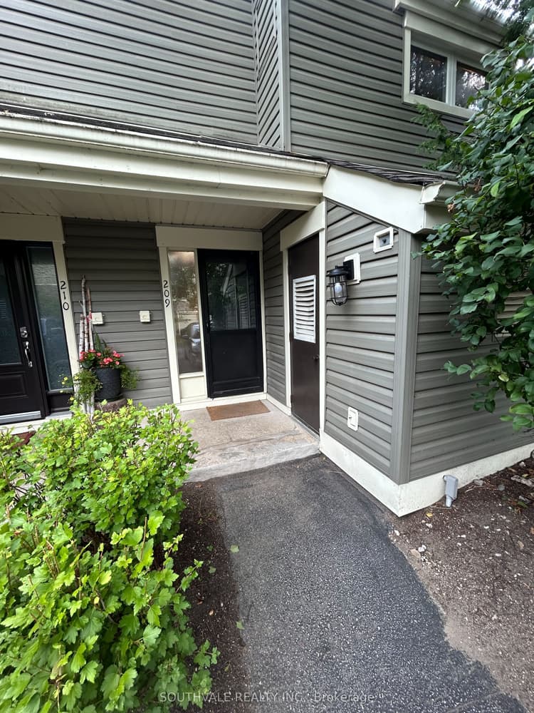 209 Escarpment Crescent