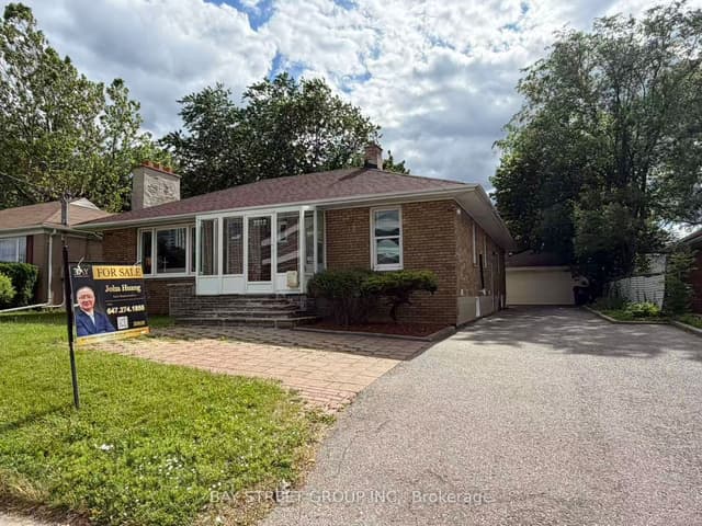Detached at 2212 Kennedy Road, Toronto, ON M1T 3G4, Toronto E05