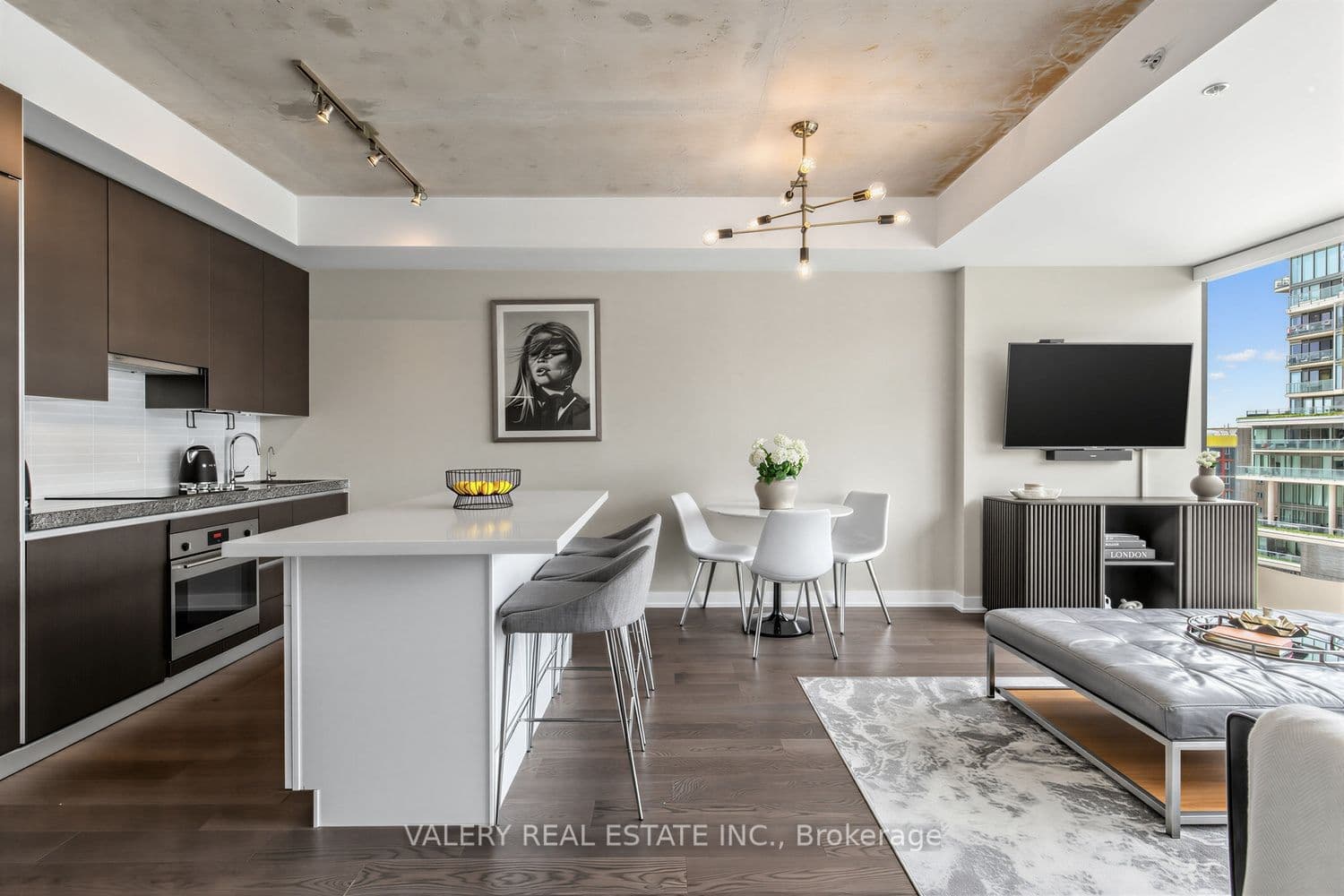 Suite 1022 · Floor 10, Unit 1022 · 629 King St W