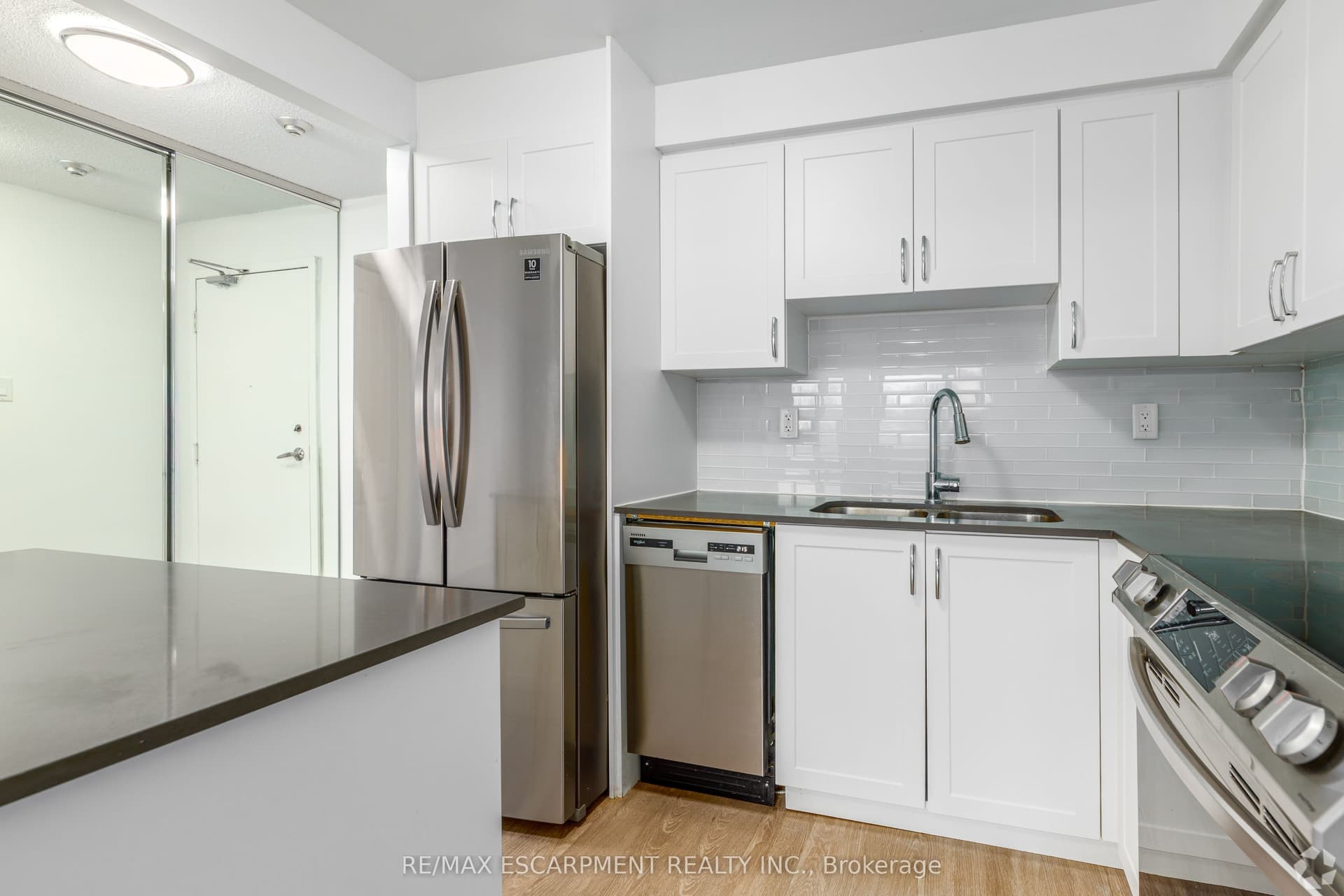 Unit 805 · 547 Belmont Ave