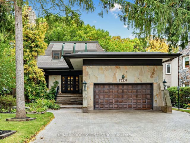 Detached at 1952 Lapad Court, Mississauga, ON L5L 5R1