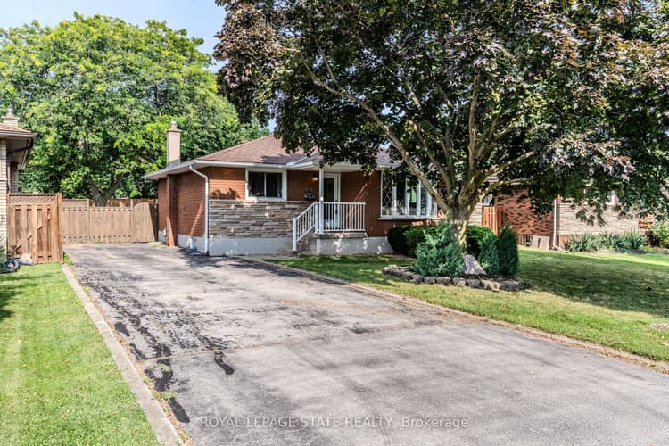 17 WOODSVIEW Avenue