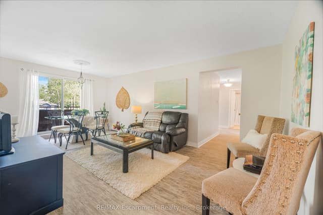 Condo Apartment at 485 Thorold Road 203, Welland, ON L3C 3X1