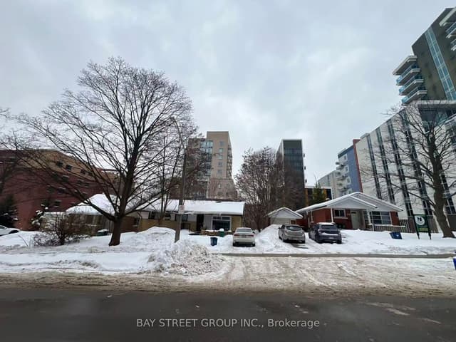 Detached at 249 Sunview Street, Waterloo, ON N2L 3V8