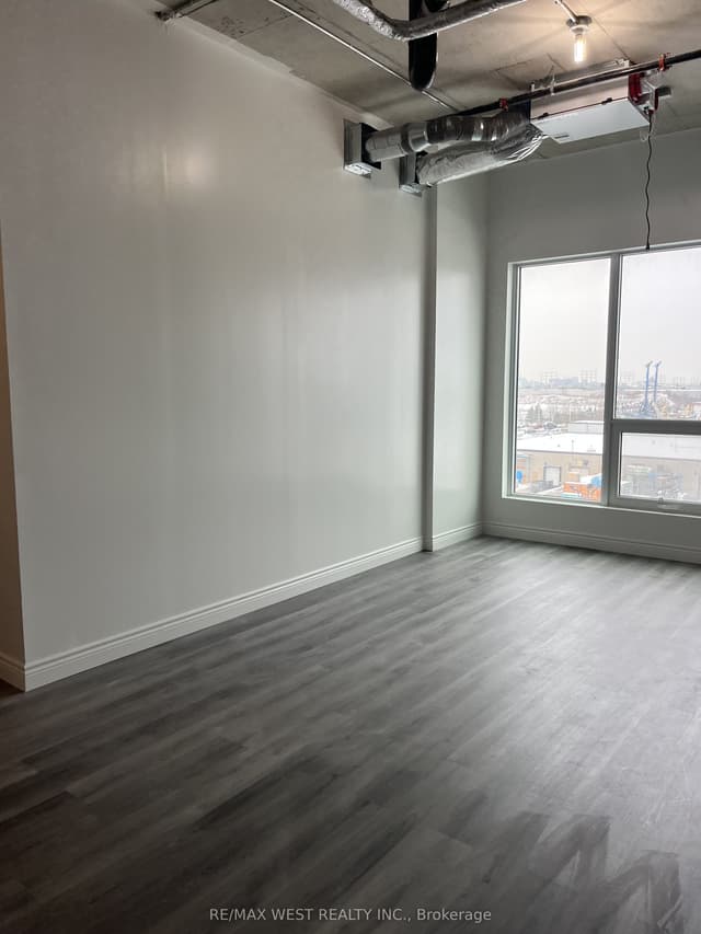 Office at 600 Dixon Road 423, Toronto, ON M9W 1J1, Toronto W10