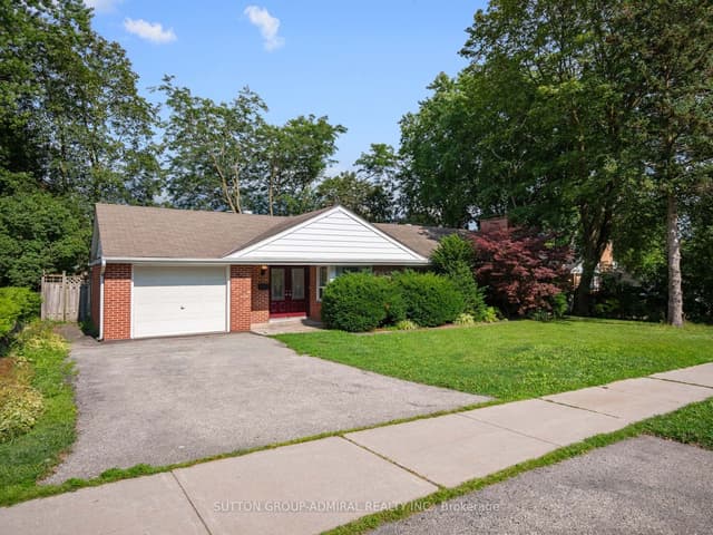 Detached at 261 Carol Avenue, Newmarket, ON L3Y 4T2