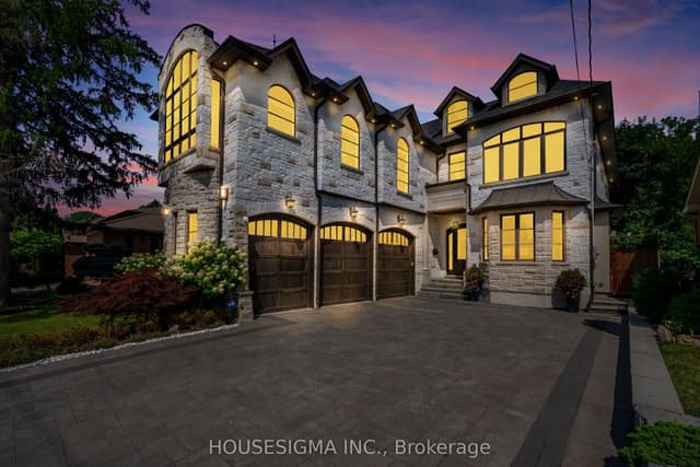Detached at 102 Oxford Street, Richmond Hill, ON L4C 4L5