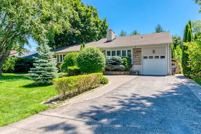 Detached at 1602 Lincolnshire Boulevard, Mississauga, ON L5E 2S7