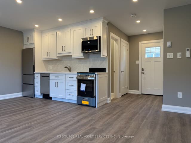 Detached at 247 Roxton Road Coach House Apt, Oakville, ON M6G 3R1
