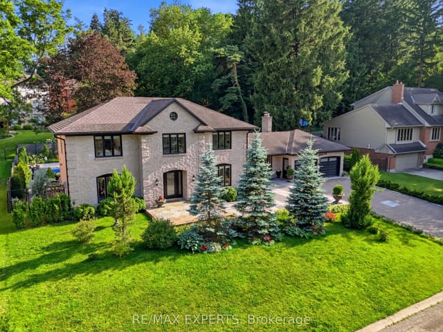 Detached at 28 Stonegate Drive, Hamilton, ON L9G 3R7