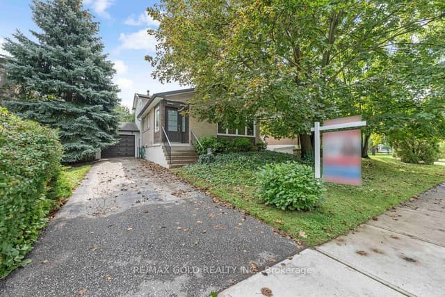 Detached at 29 Carberry Crescent, Brampton, ON L6V 2G1