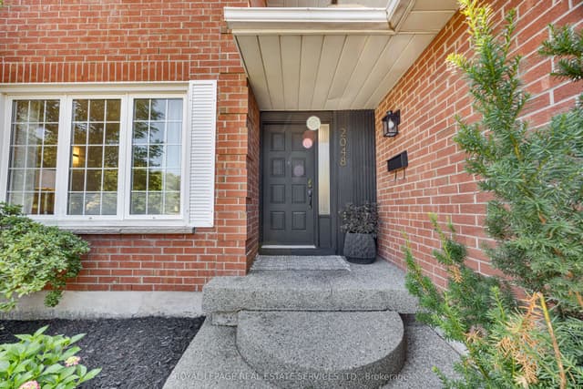 Detached at 2048 Sixth Line, Oakville, ON L6H 3N2