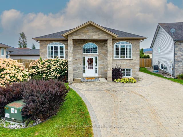 Detached at 696 Weiler Boulevard, Thunder Bay, ON P7C 0A7