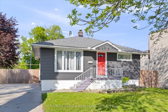 Detached at 1515 Tourangeau Road, Windsor, ON N8Y 4J5
