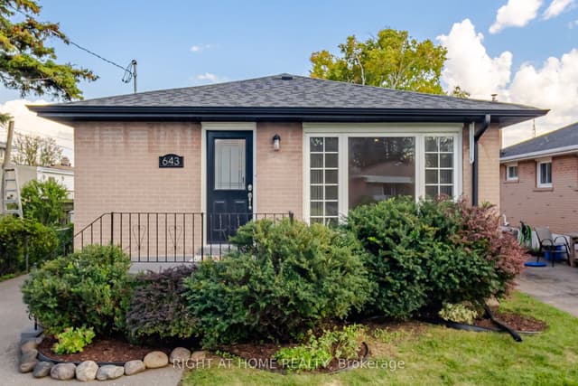 Detached at 643 Perry Crescent, Oshawa, ON L1J 2E4
