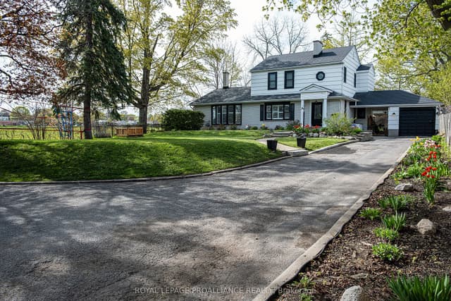 Detached at 306 Dundas Street W, Quinte West, ON K8V 3S3
