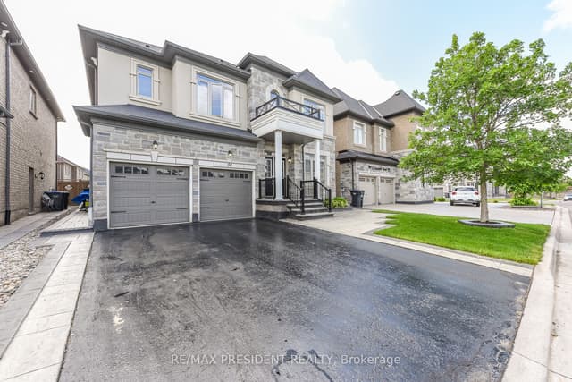 Detached at 19 Jaypeak Road N, Brampton, ON L6P 4J8