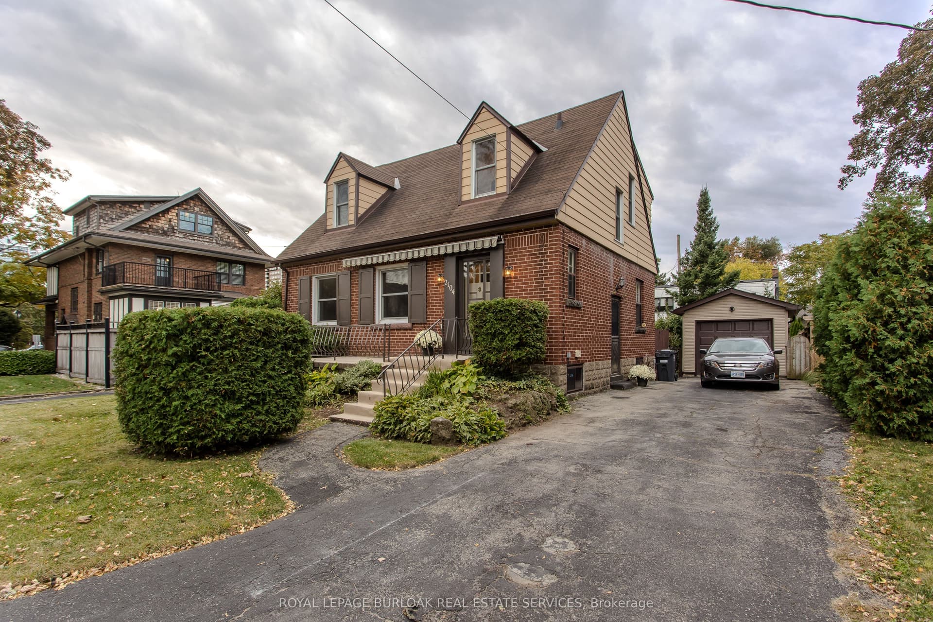2104 Emerald Cres