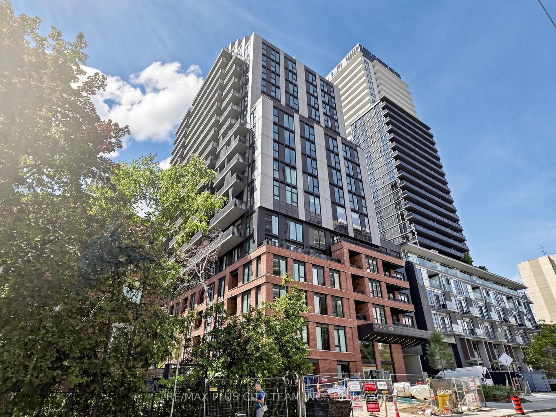 Suite 408 · Floor 4, Unit 408 · 109 Erskine Ave