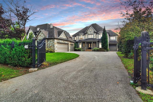 Detached at 33 Maple Grove Avenue, Richmond Hill, ON L4E 2V1