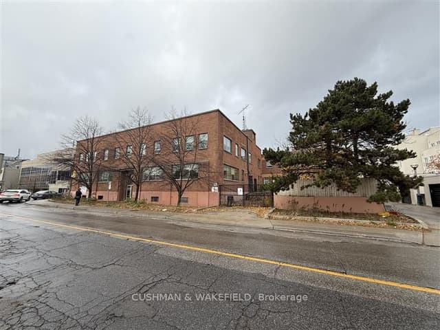 Office at 500 MacPherson Avenue, Toronto, ON M5R 1M3, Toronto C02