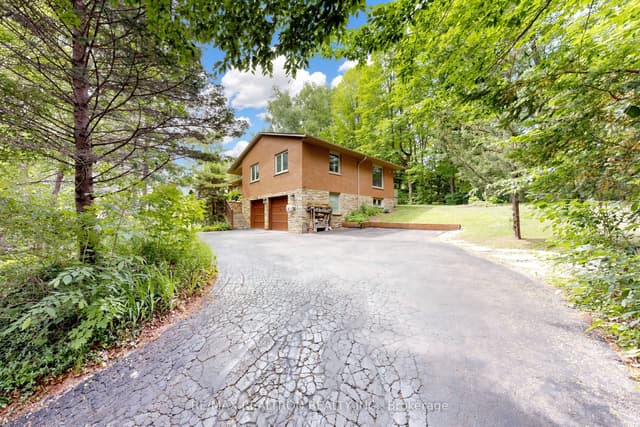 Detached at 250 Kingscross Drive, King, ON L7B 1E7