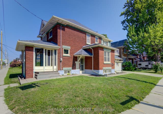 Detached at 224 Weber Street E, Kitchener, ON N2H 1E8