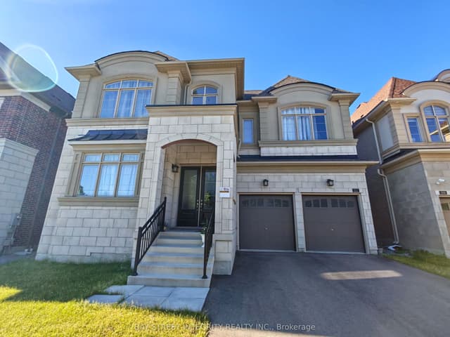 Detached at 211 Hillsview Drive, Richmond Hill, ON L4C 4L8