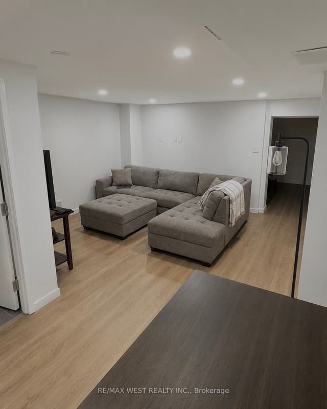 Detached at 41 Westroyal Road Lower, Toronto, ON M9P 2C4, Toronto W09