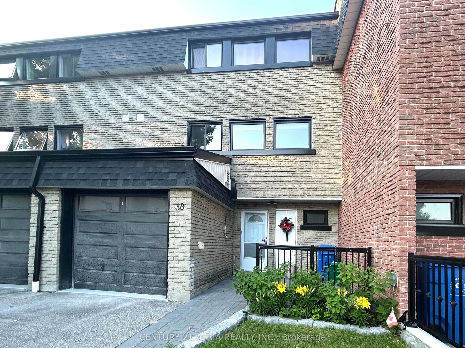 38 Henderson Dr, 38 Henderson Dr