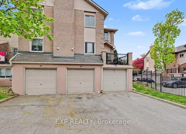 Condo Townhouse at 38 Elora Drive 47, Hamilton, ON L9C 7L6