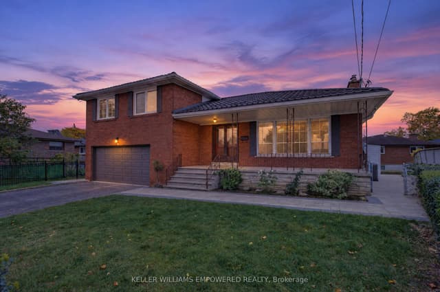 Detached at 6 Archway Crescent Main, Toronto, ON M9M 1V6, Toronto W05