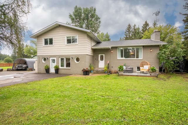 Detached at 2020 Mountain Road, Thunder Bay, ON P7J 1C8