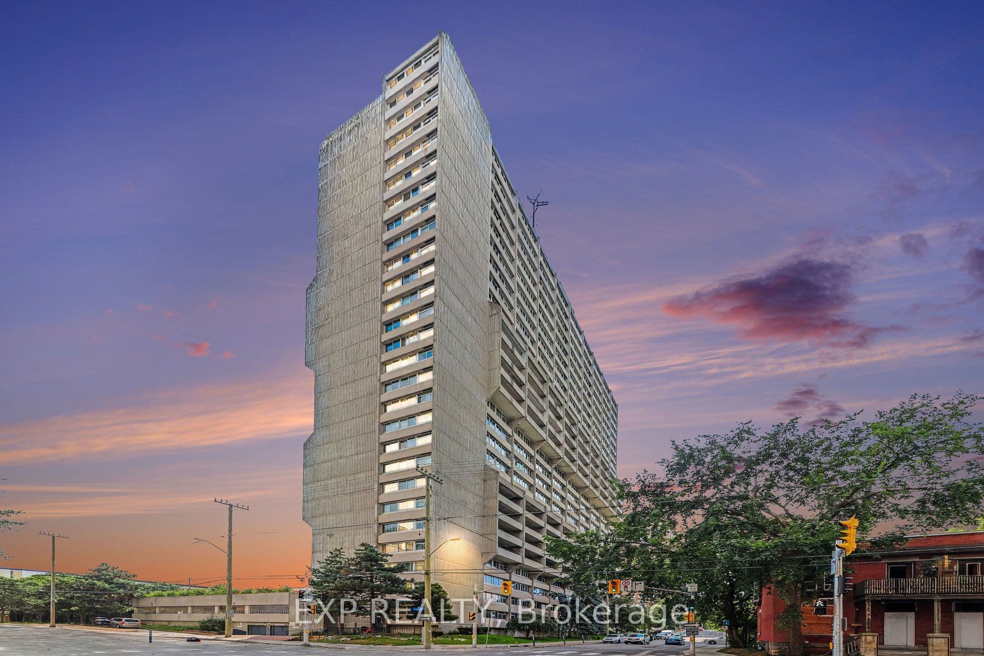Suite 204 · Floor 2, Unit 204 · 500 Laurier Ave W