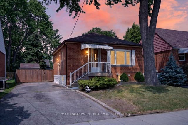Detached at 220 EAST 13TH Street, Hamilton, ON L9A 3Z7