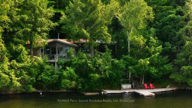 Detached at 106 Kapikog South Road, The Archipelago, ON P0G 1G0