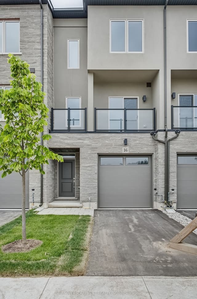 Att/Row/Townhouse at 16 CLEAR VALLEY Lane, Hamilton, ON L0R 1W0
