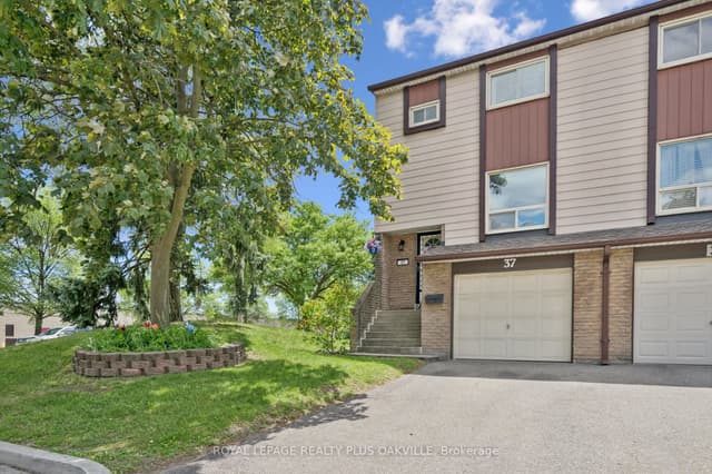 Condo Townhouse at 1221 Dundix Road 37, Mississauga, ON L4Y 3Y9